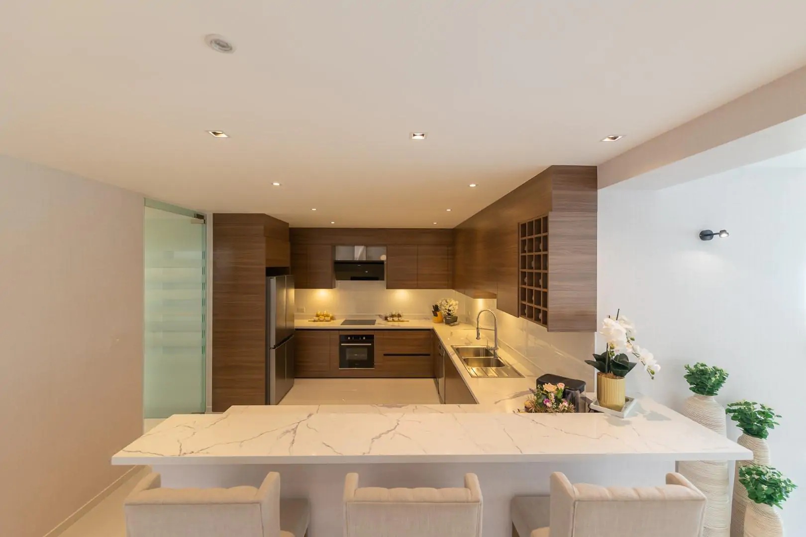 Grand classic pool villa in the city