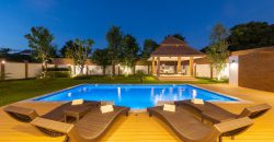 Grand Classic Pool Villa in the city